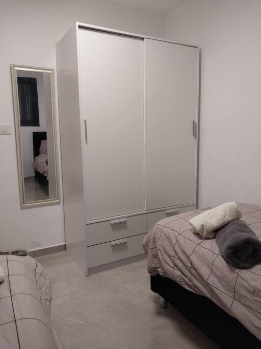Apartmán שירת דבורה בבני ברק Giv'at Shemu'el Exteriér fotografie