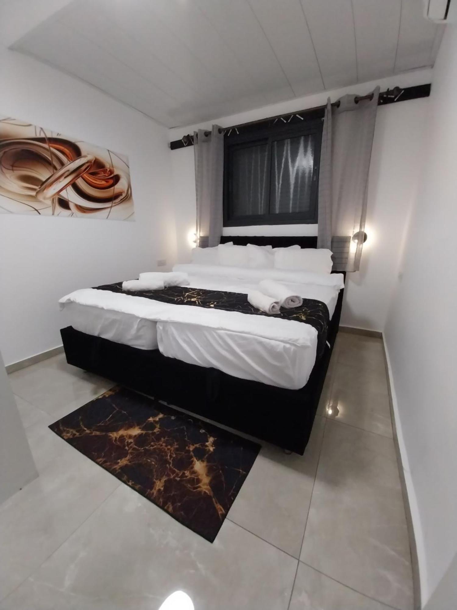 Apartmán שירת דבורה בבני ברק Giv'at Shemu'el Exteriér fotografie