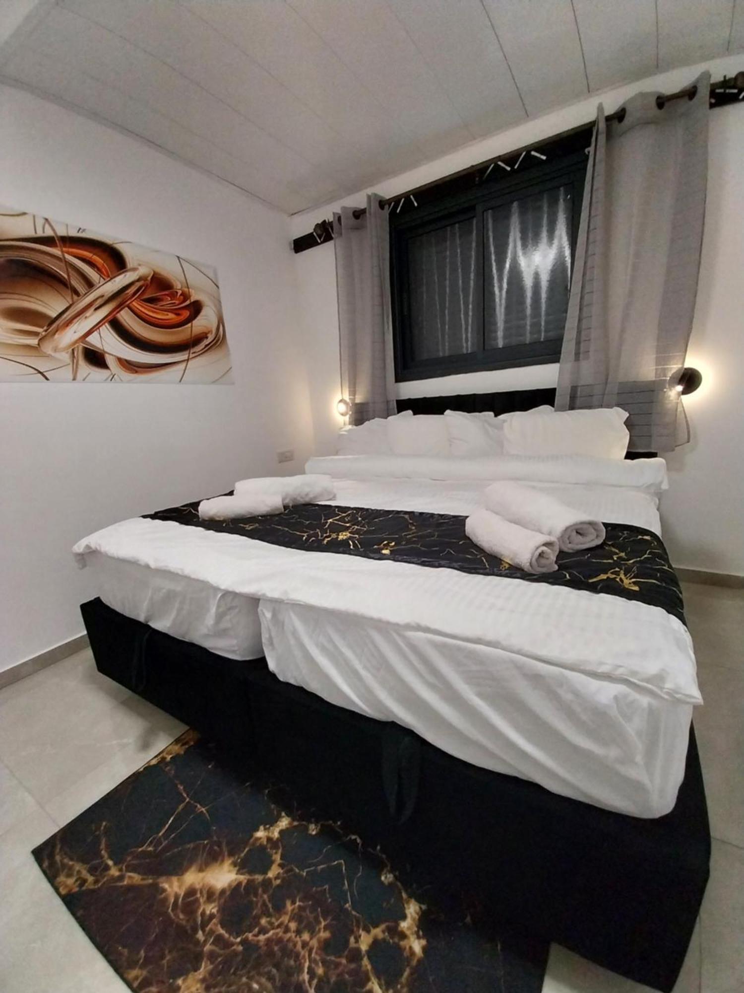 Apartmán שירת דבורה בבני ברק Giv'at Shemu'el Exteriér fotografie