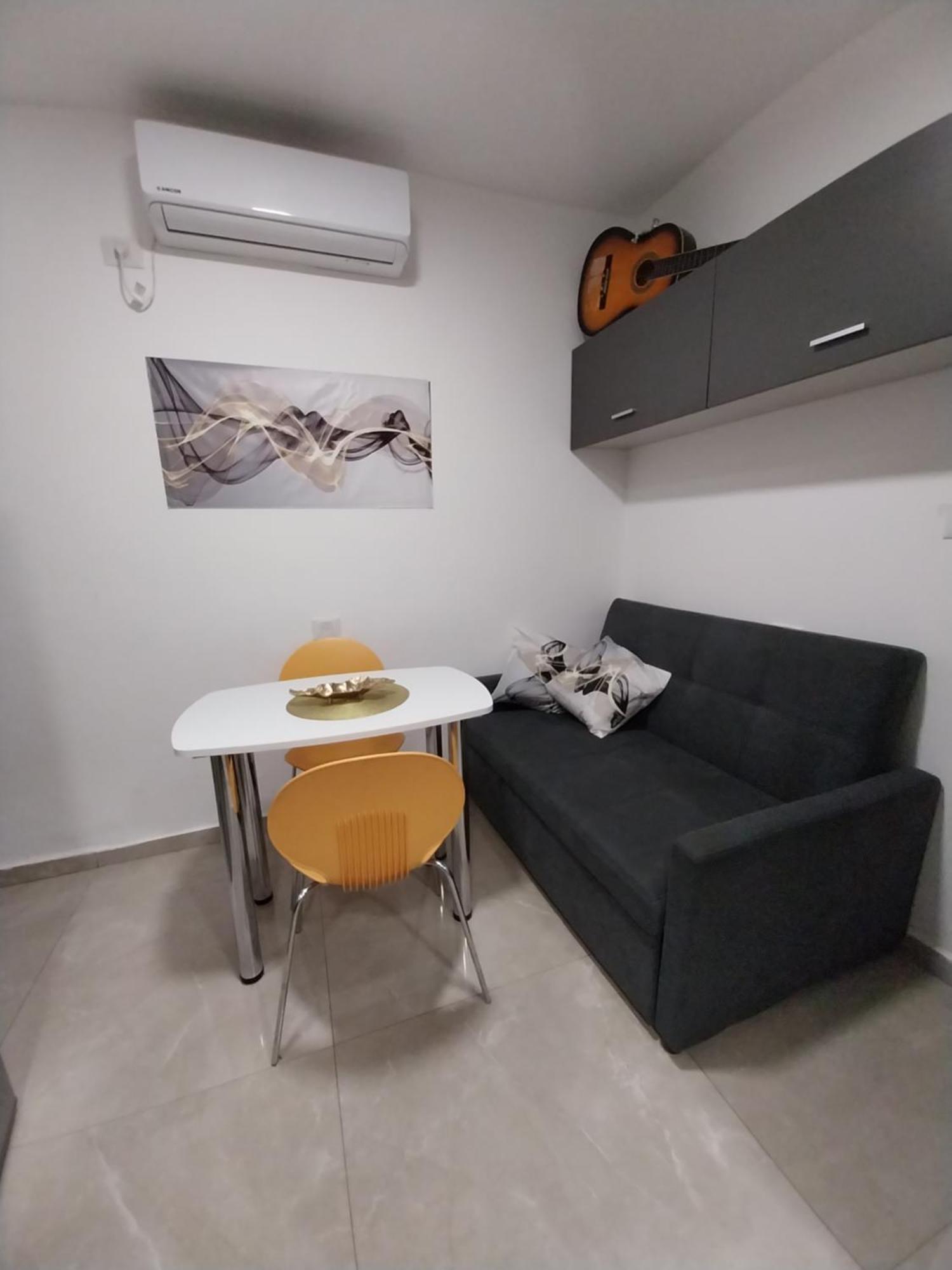 Apartmán שירת דבורה בבני ברק Giv'at Shemu'el Exteriér fotografie